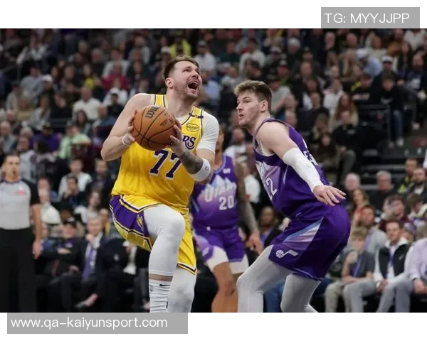 东契奇无奈摊手斯玛特遭大帽瞬间引发全场惊呼